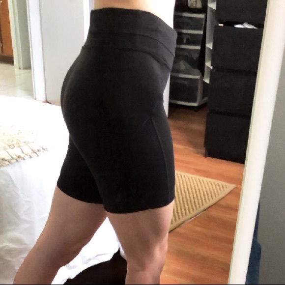 Lolë black high-waist biker shorts - Picture 1 of 9